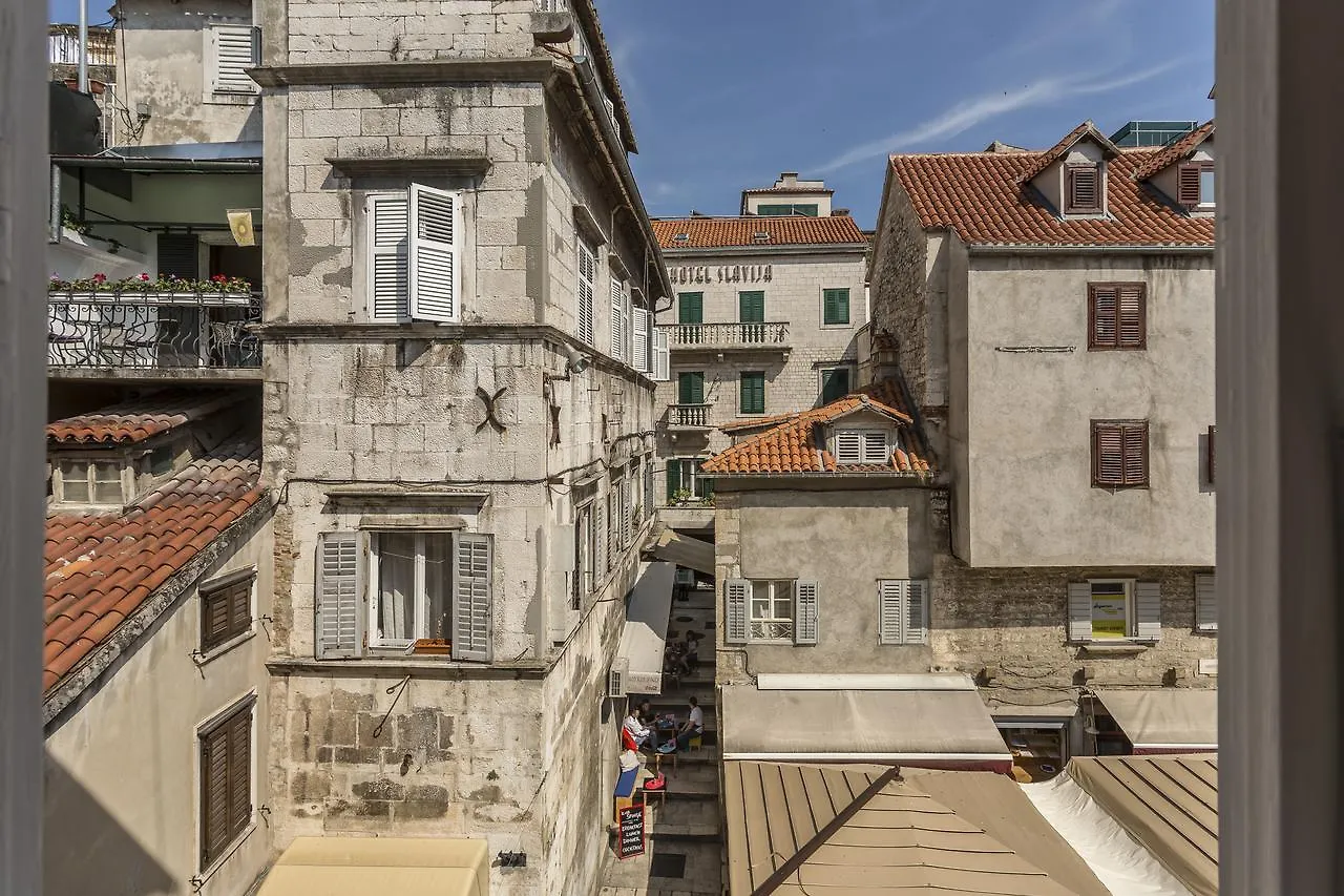 مبيت وإفطار Split Palace Luxury Retreat