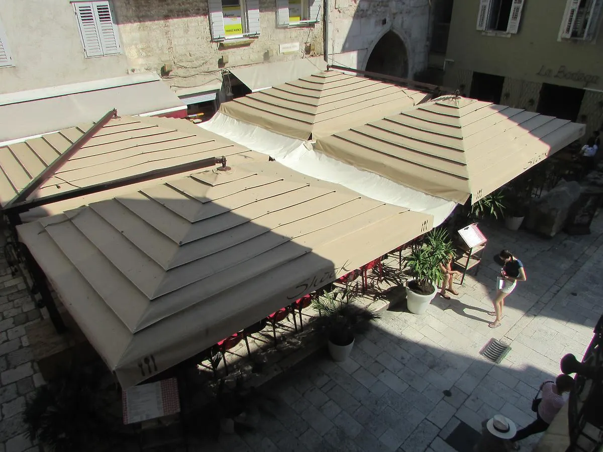 مبيت وإفطار Split Palace Luxury Retreat