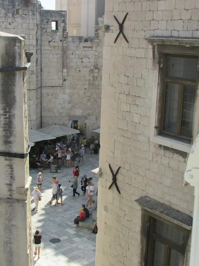 مبيت وإفطار Split Palace Luxury Retreat